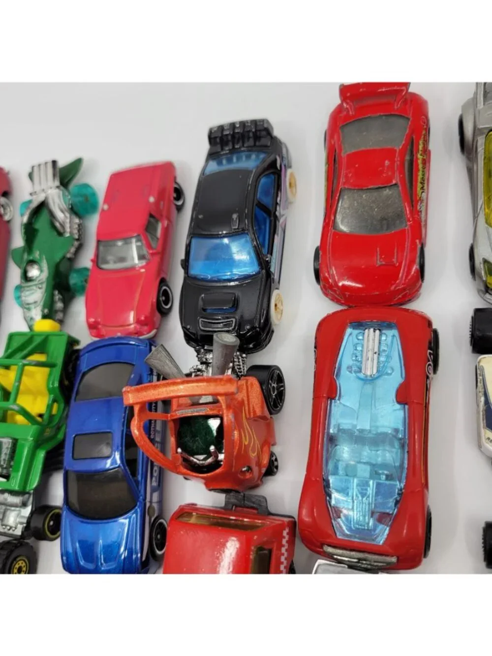Huge Lot of 40 Vintage to Now Hot Wheels & Matchbox Diecast 1:64 Cars - HW015